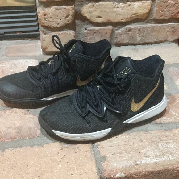 Nike Shoes Nike Kyrie Irving Shoes Size 7 Poshmark